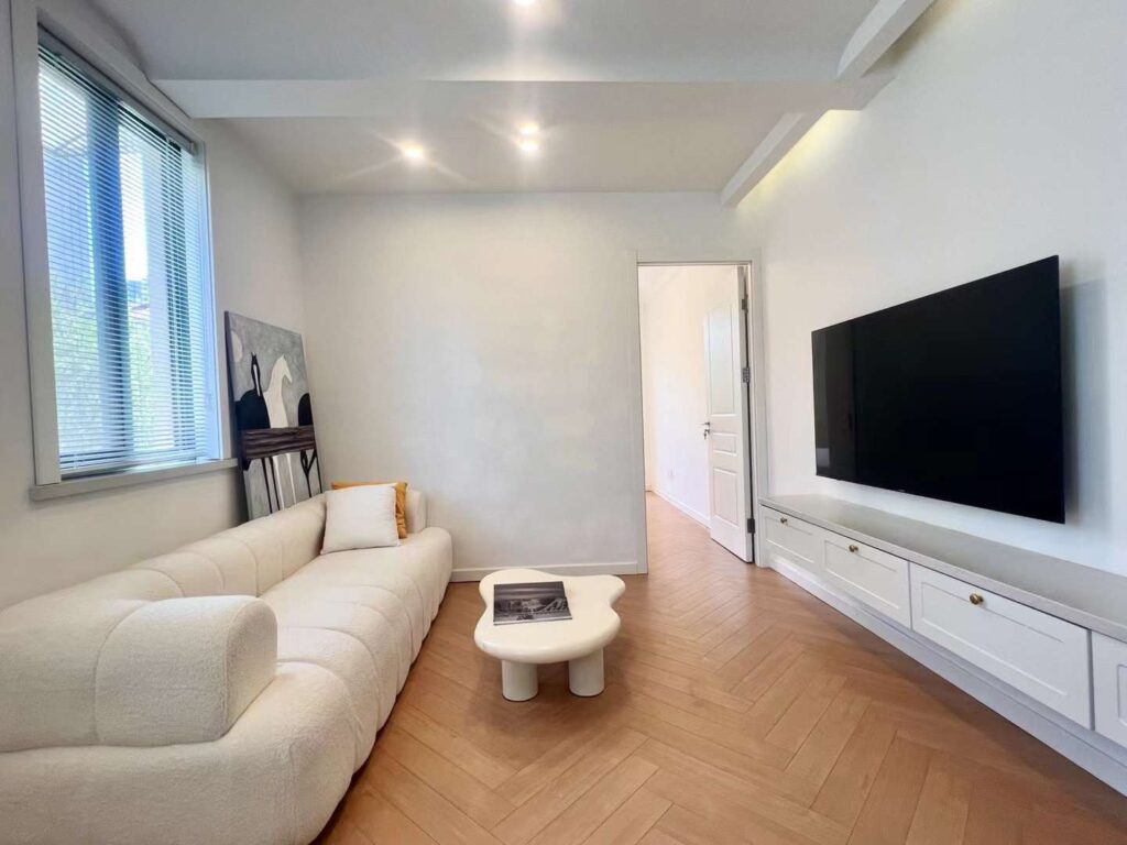 1br，8.5k，jiangsu rd（line2/11）