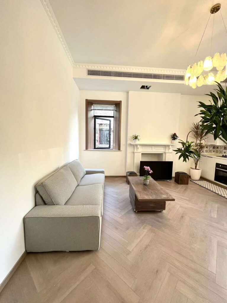 1br 2ba，13.8k，south Shaanxi rd（line1/10/12）