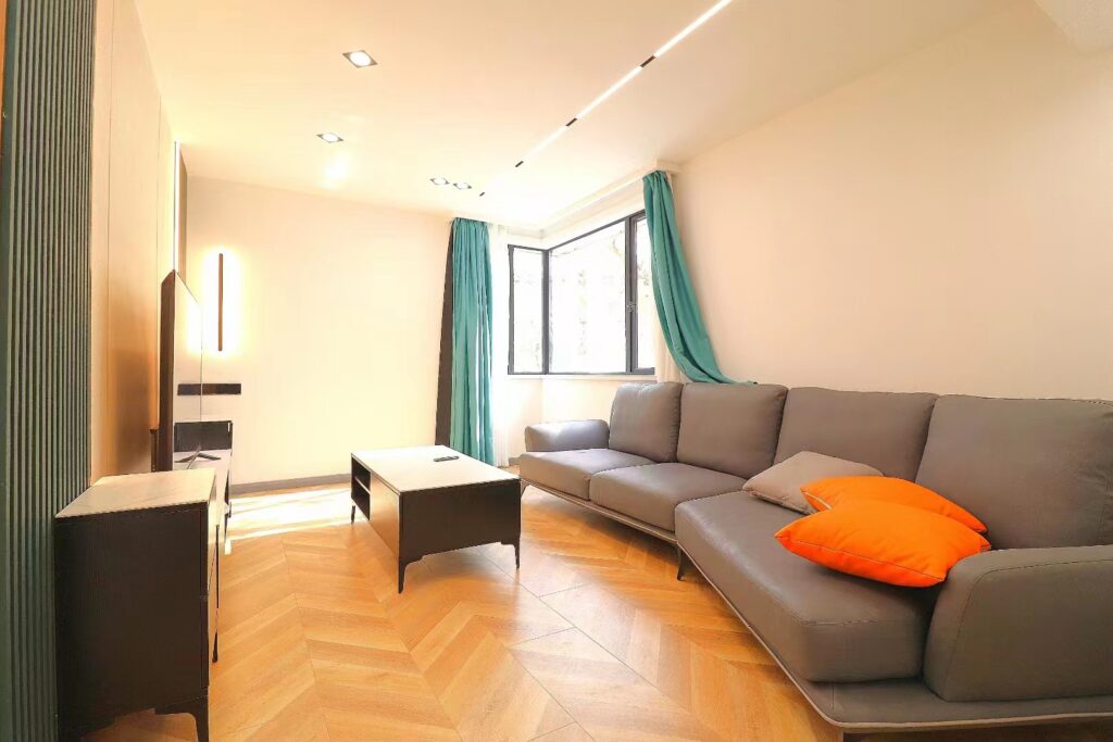 1br，*9.3k，west nanjing rd（line2/12/13）