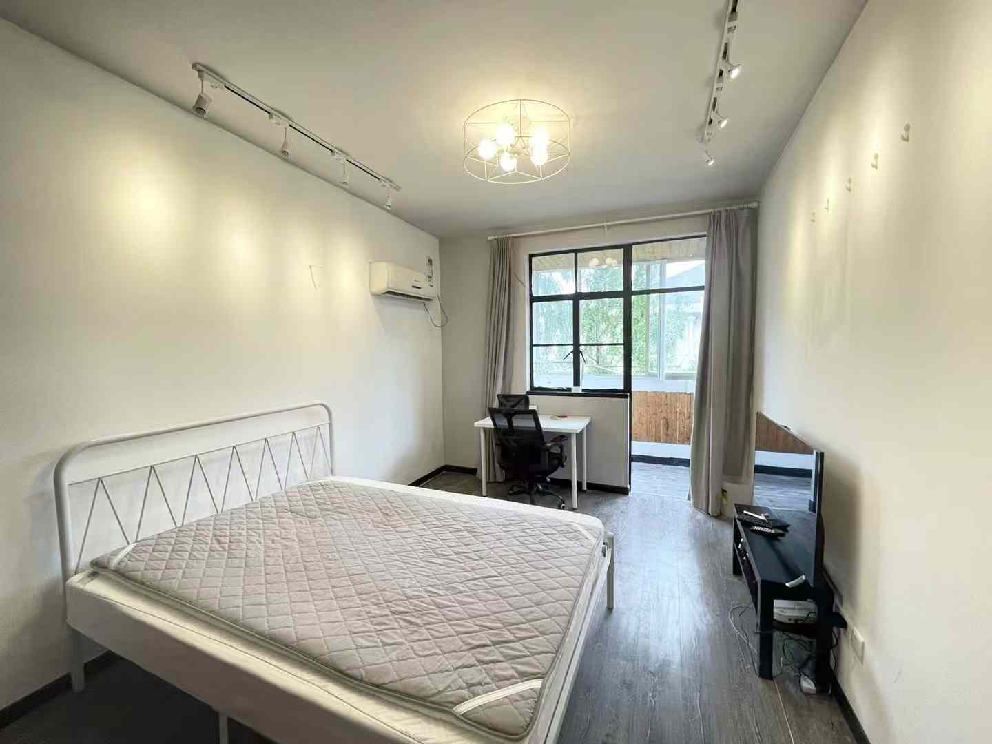 1br，9k，south Shaanxi rd（line1/10/12）