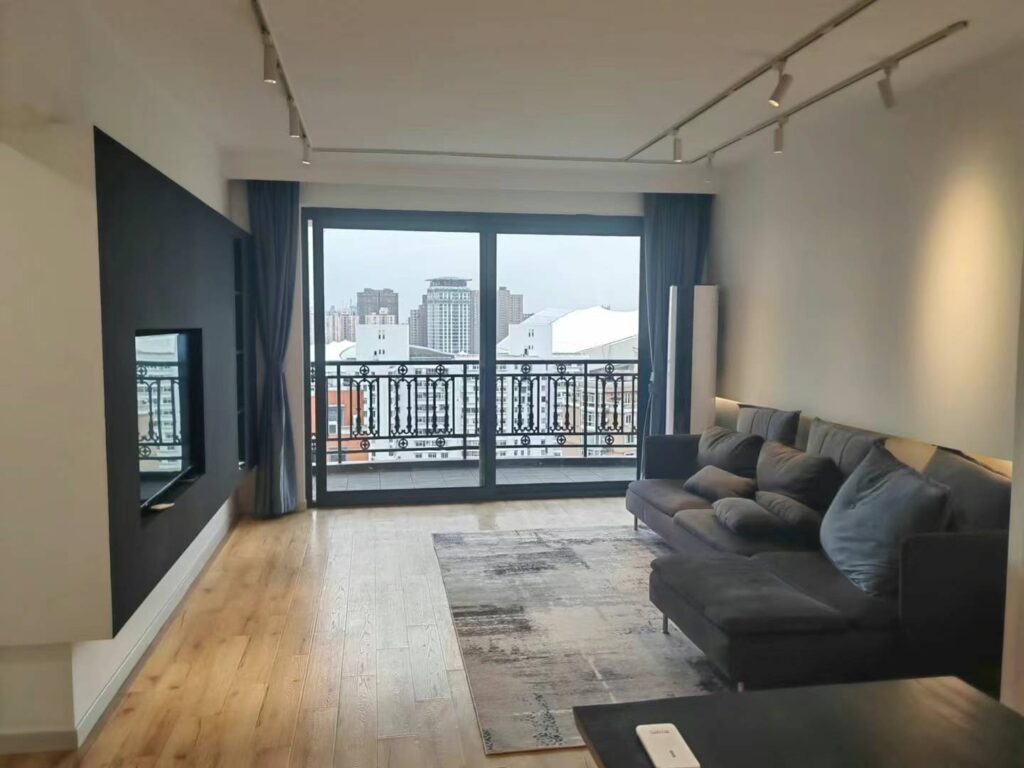 2br 2ba，15.5k，shanghai stadium（line4）