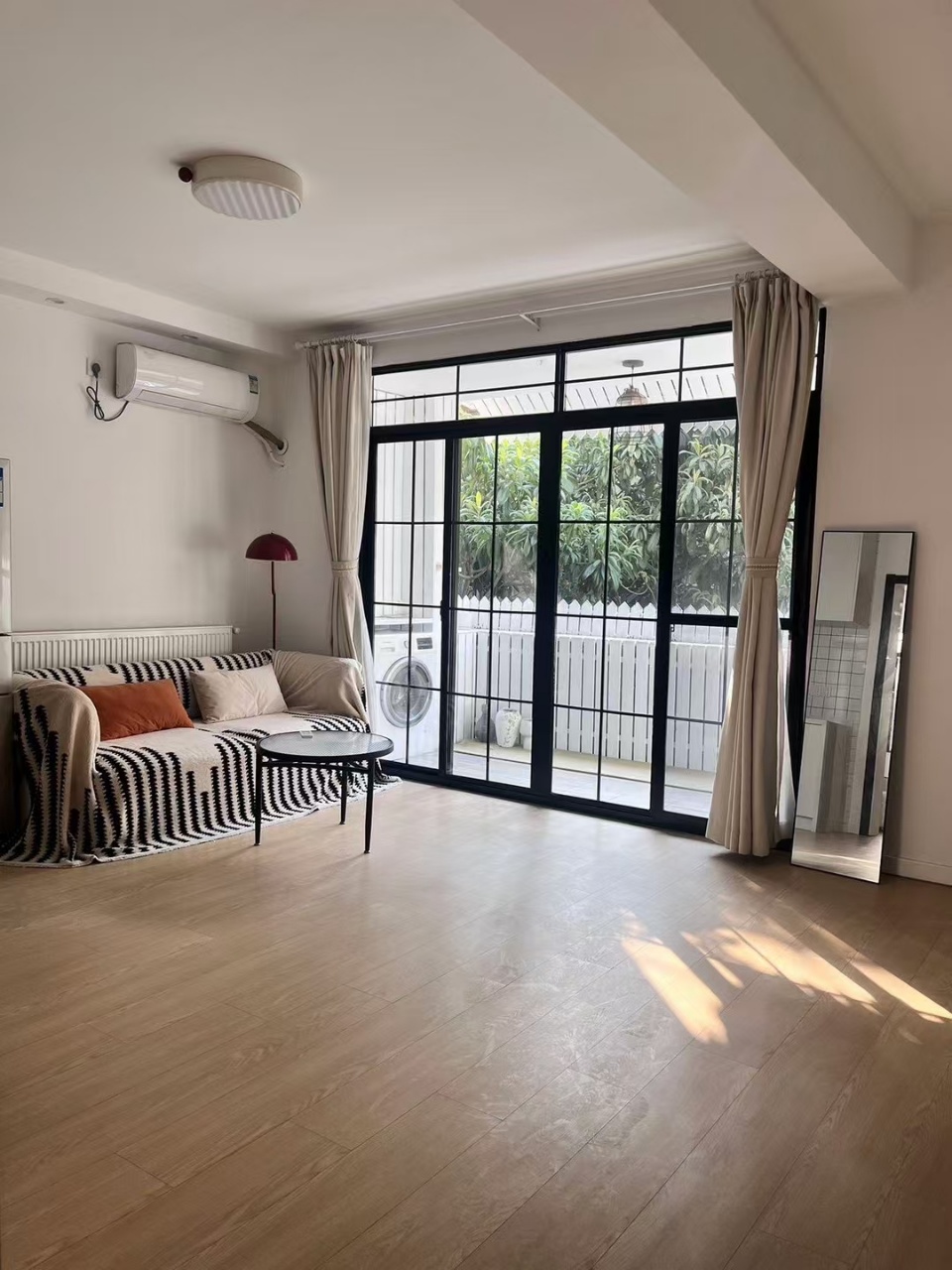 1br，*12.8k，jiashan rd（line9/12）