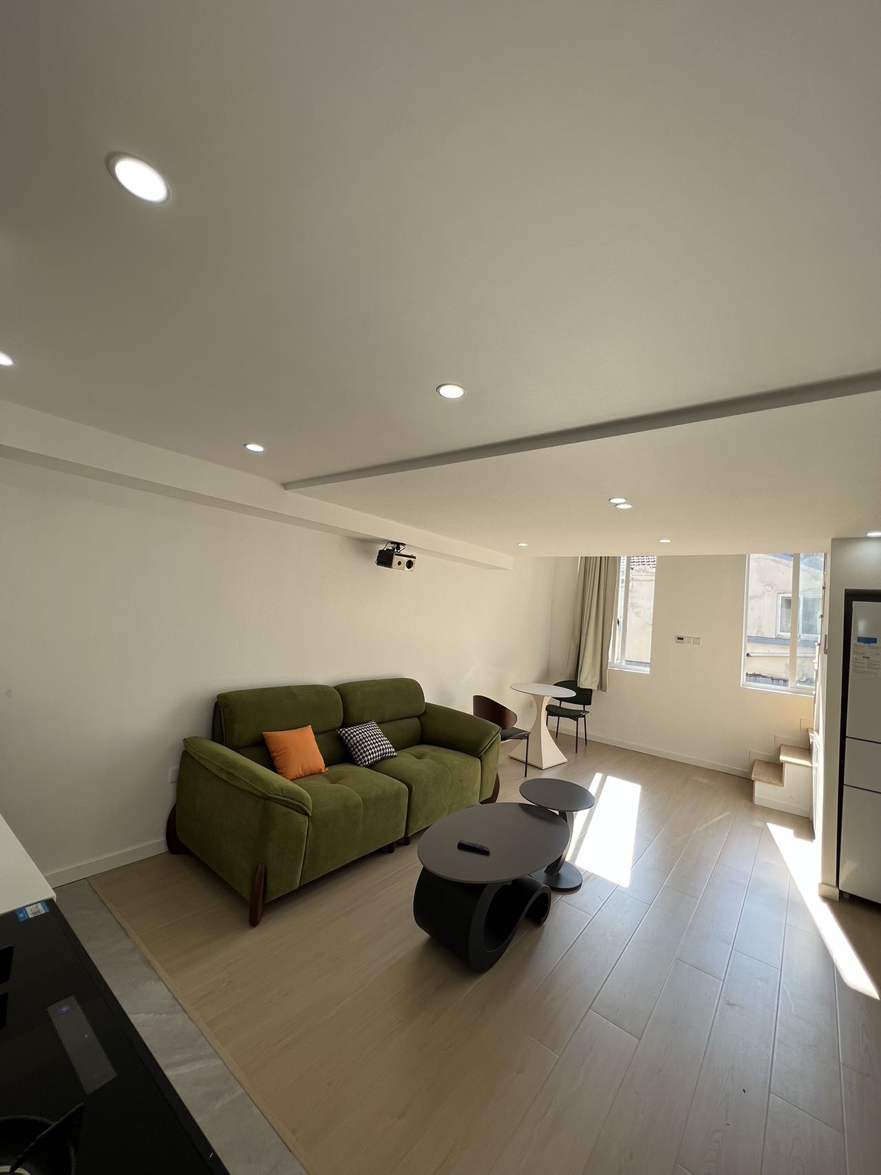 1br，9k，south Shaanxi rd（line1/10/12）