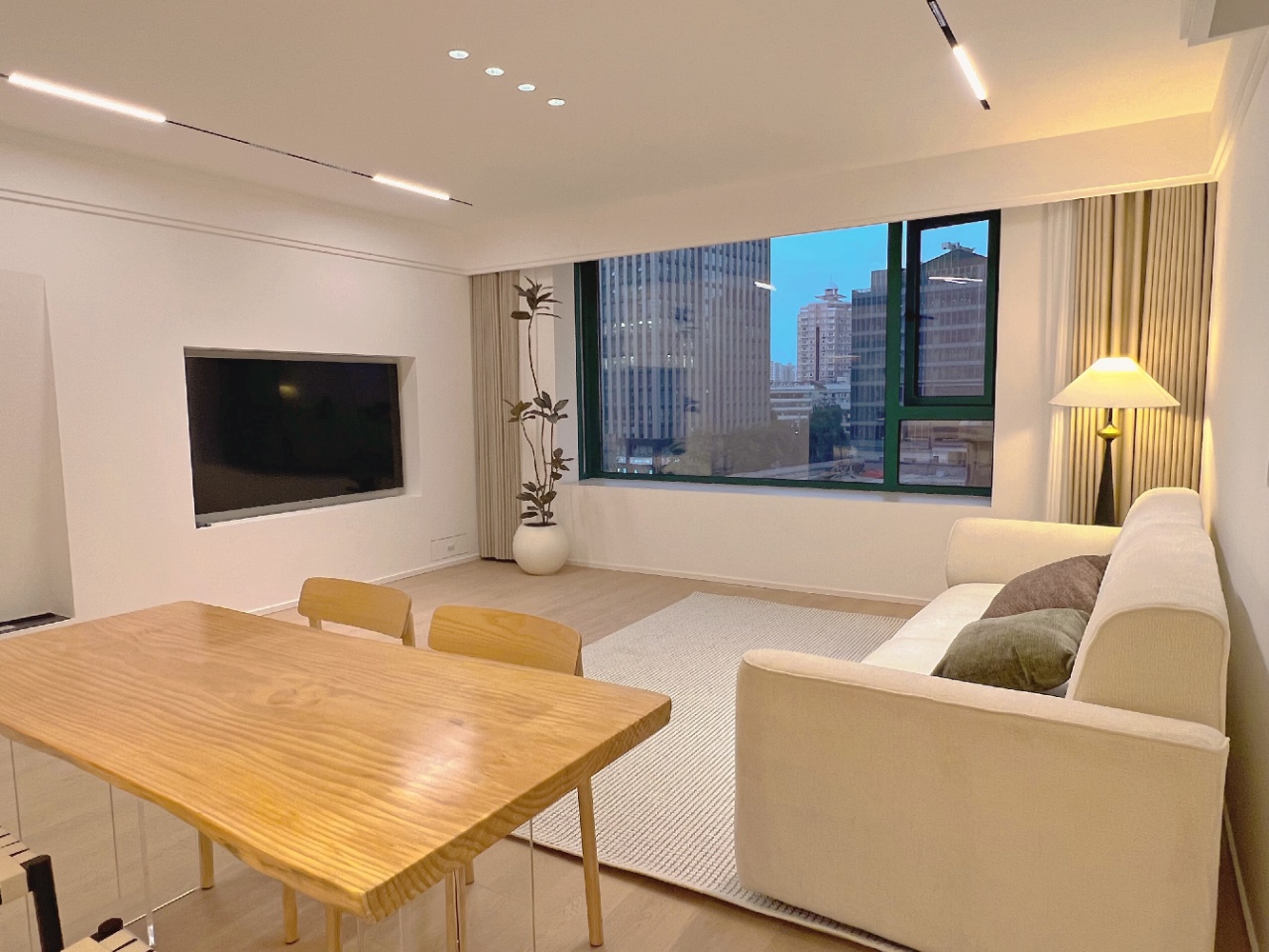 2+1br 2ba，24k，xujiahui（line1/9/11）