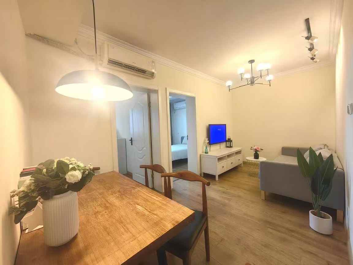 2br，13k，jing’an temple（line2/7)