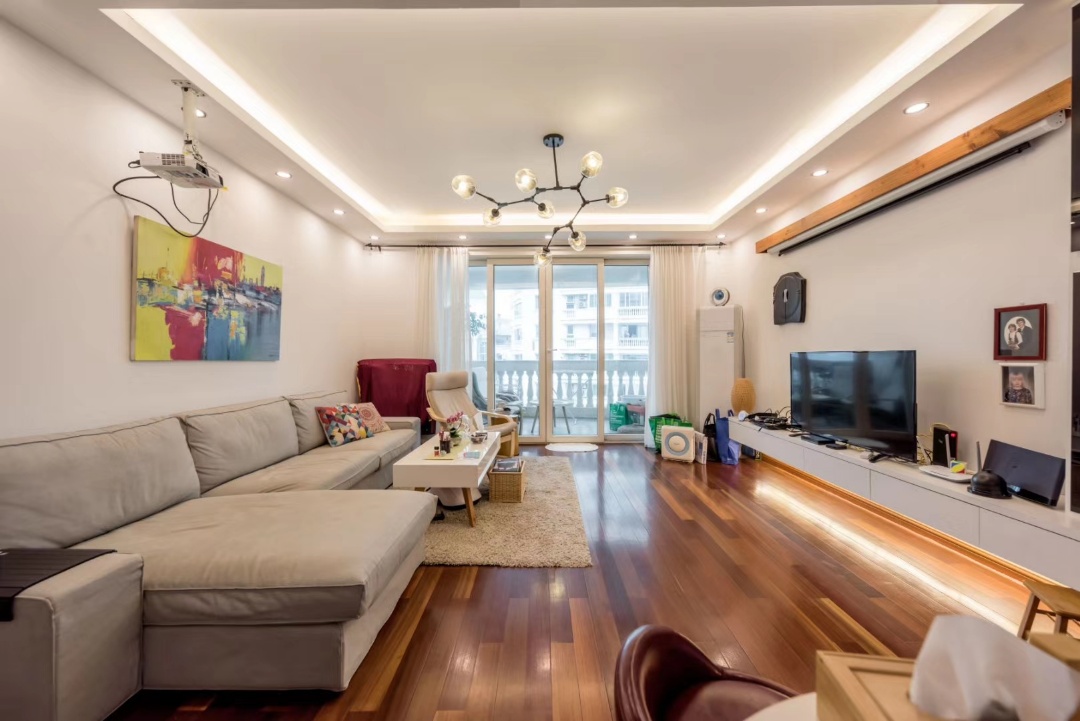 4br 2ba，33k，south Shaanxi rd（line/1/10/12）