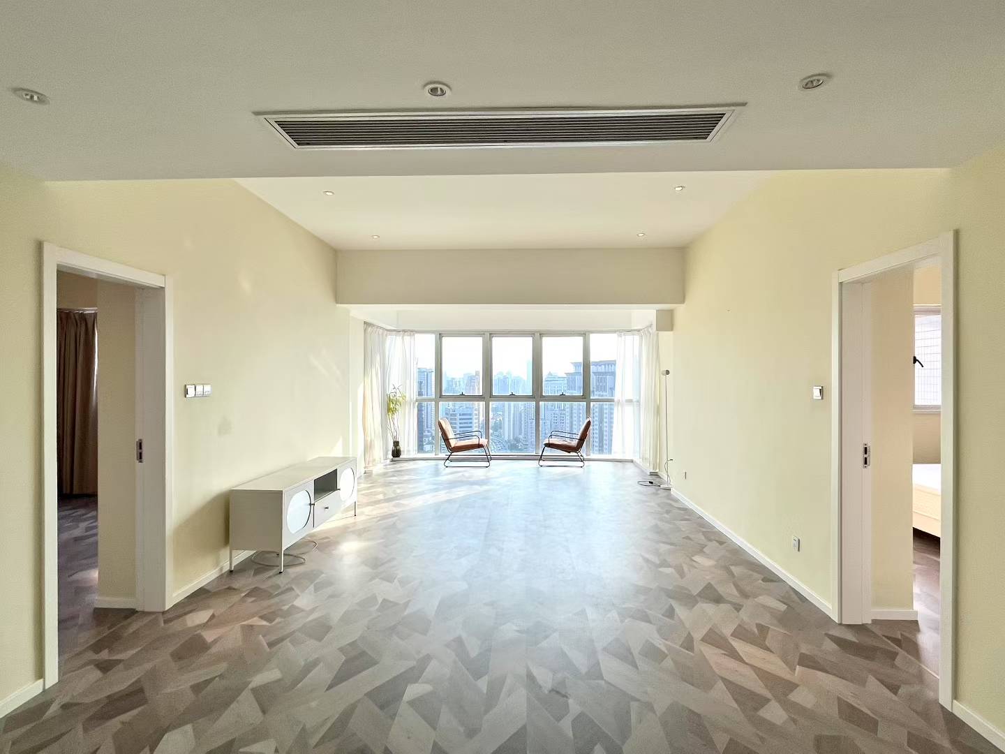 2br 2ba，18k，jing’an temple（line2/7）