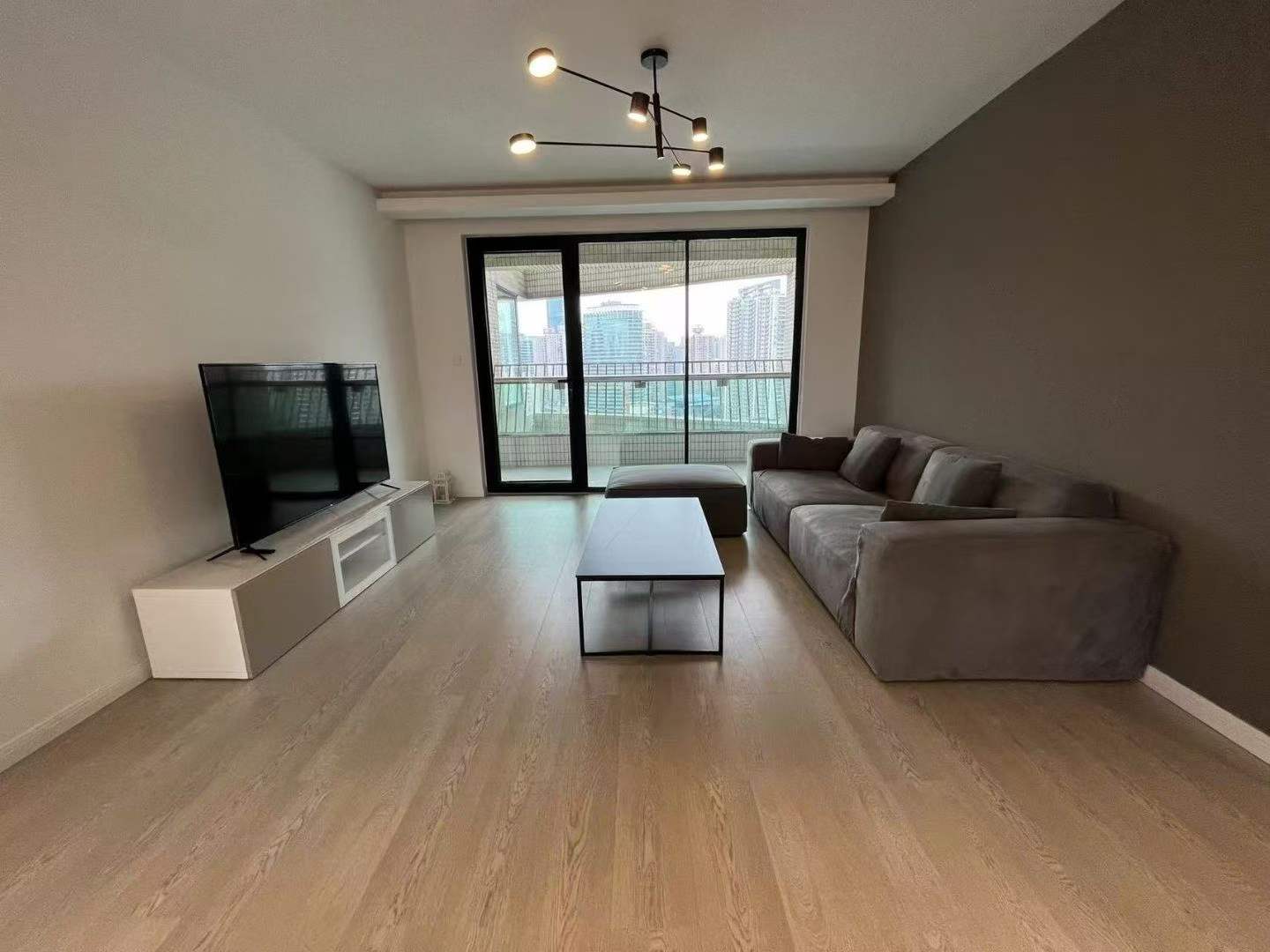 3br 2ba，25k，jiashan rd（line9/12）