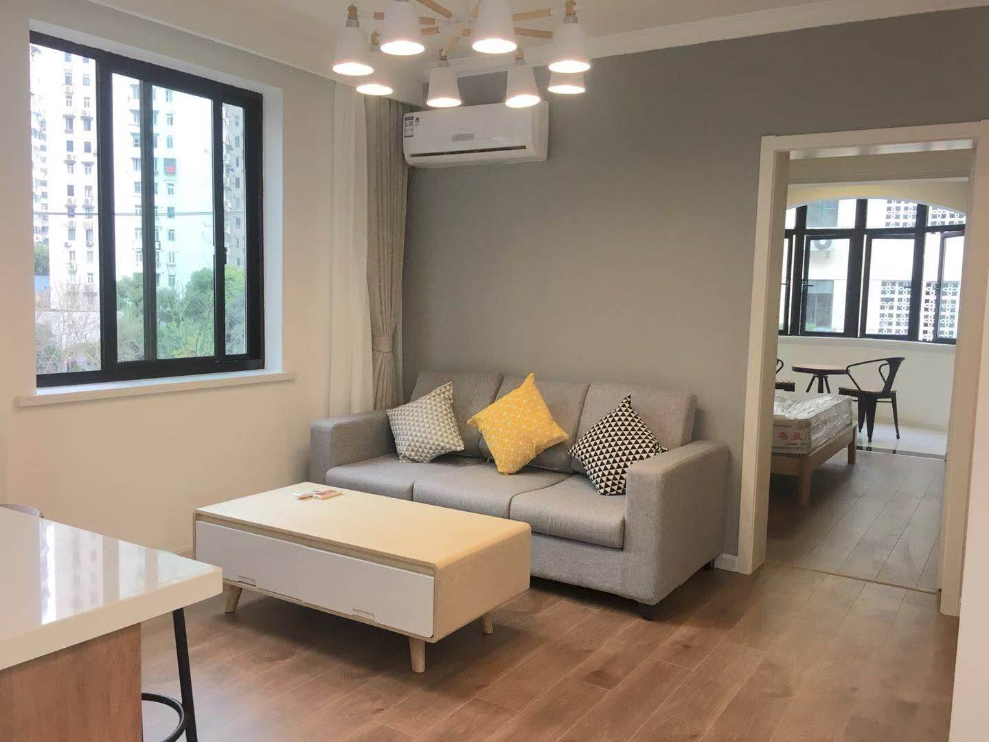 2br 2ba，14k，jing’an temple（line2/7）